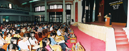 Lễ khai giảng trường ĐHNN năm học 2005 - 2006.