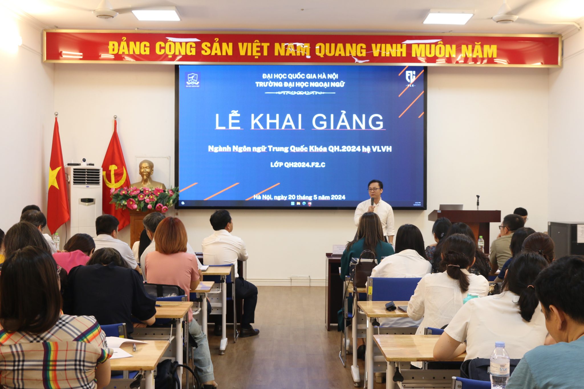 Khai giảng chương trình Văn bằng 2 Hệ Vừa làm Vừa học ngành Ngôn ngữ