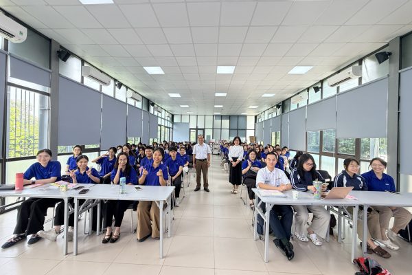 Tổ chức Lớp bồi dưỡng nhận thức về Đảng đợt 2 năm 2026 cho 127 học sinh sinh viên ULIS