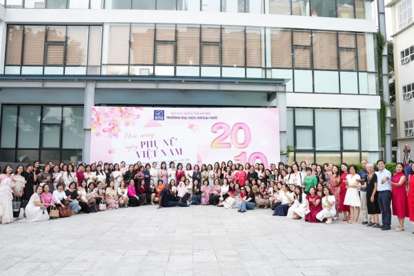 Cán bộ ULIS trải nghiệm chương trình nghệ thuật “Đất nước thiên hùng ca” nhân dịp 20/10