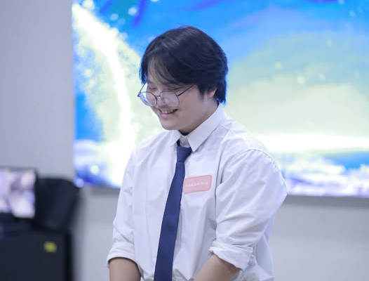[Humans of ULIS] Hoàng Quốc Hưng: Từ nỗi sợ cất lời đến tự tin tỏa sáng