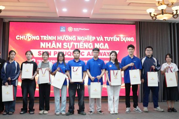 Chương trình hướng nghiệp và tuyển dụng nhân sự tiếng Nga của Sun PhuQuoc Airways tại ULIS