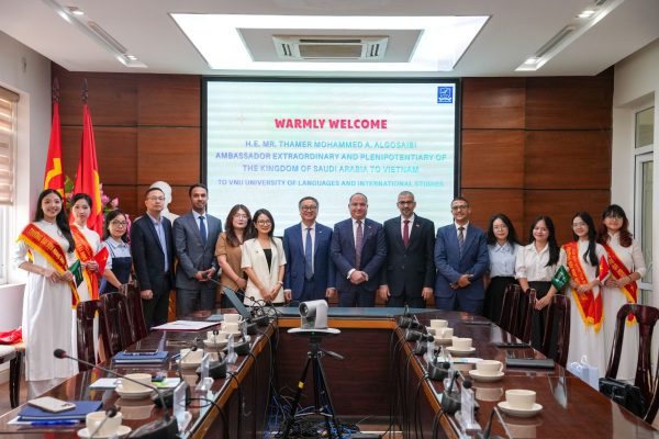 Tiếp đón và làm việc với Đại sứ Vương quốc Saudi Arabia  Thamer Mohammed A. Algosaibi
