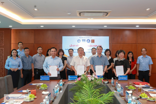 Trường Đại học Ngoại ngữ ký kết hợp tác phối hợp tổ chức thi đánh giá năng lực ngoại ngữ với ba trường đại học